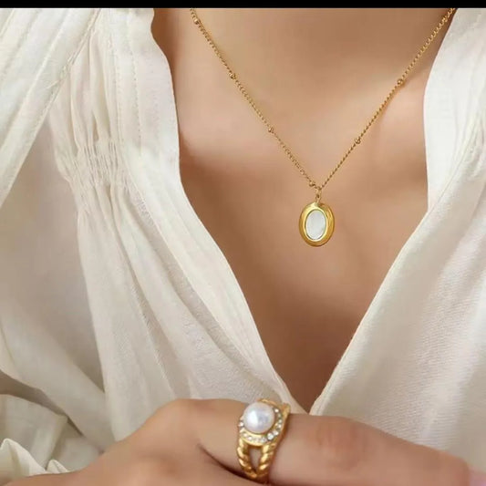 Gold Pendant Necklace with Pearl Stone for Women